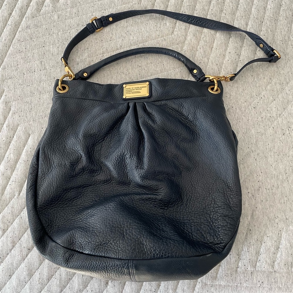 Marc Jacobs crossbody bag in navy leather.